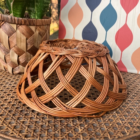 Yugoslavian Tan Woven Whicker Serving/Fruit Basket - Picture 10 of 12